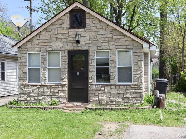 1833 Cass Lake Rd, Keego Harbor, MI 48320