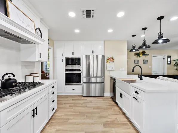12008 Ernestina Ct, Bakersfield, CA 93306