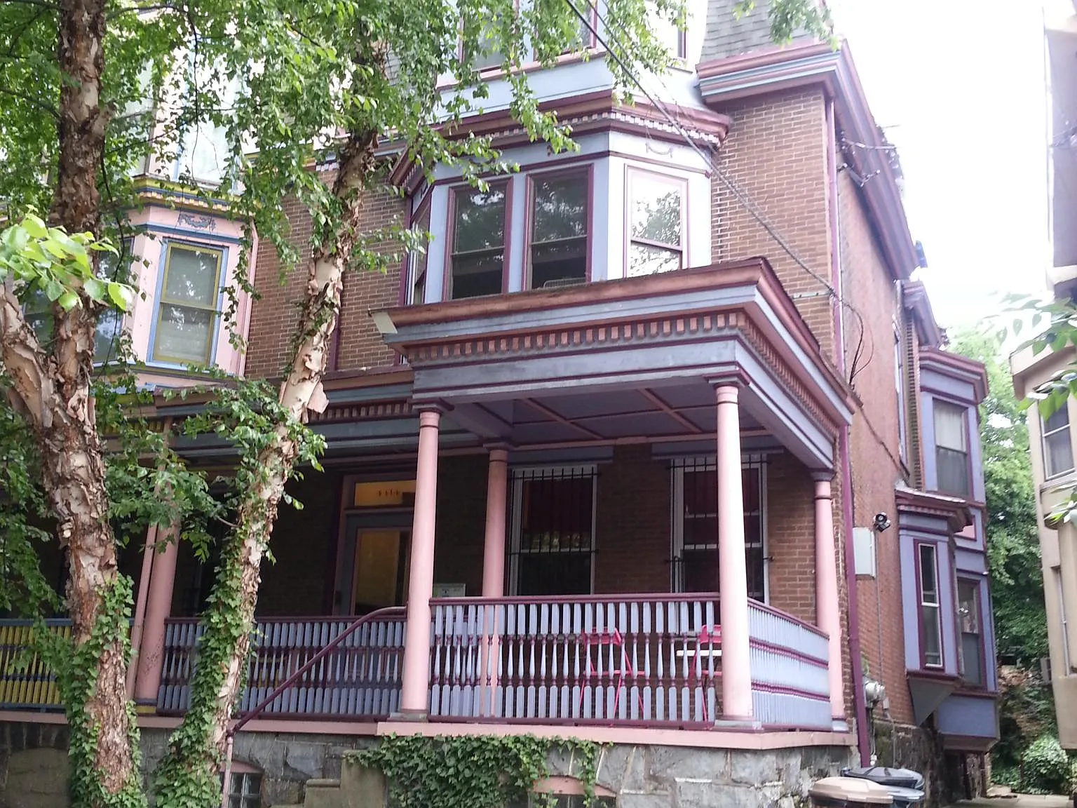 3 bed, 1200 sqft, $2,200 — Photo 1