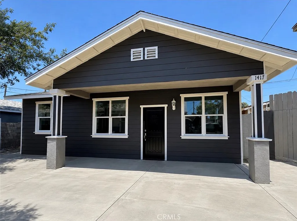 2 bed, 899 sqft, $3,300 — Photo 1