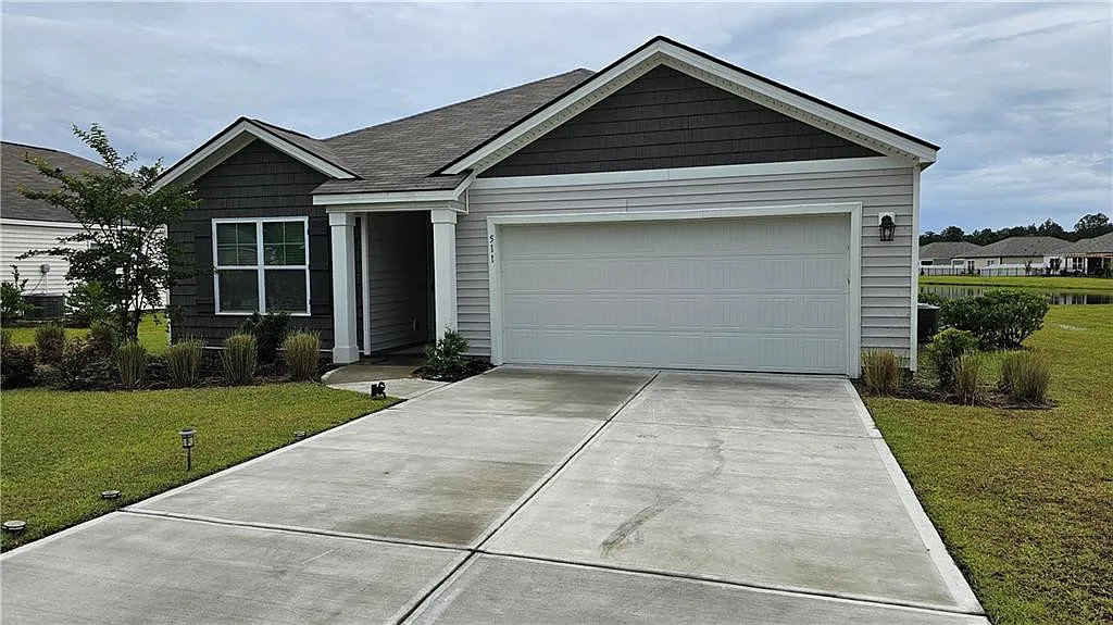 3 bed, 2.0 bath, 1615 sqft, $2,000 — Photo 1