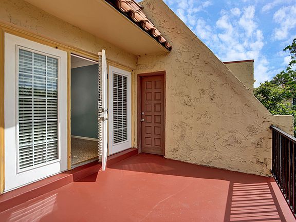 2nd image of 3924 Mission Dr Unit 4