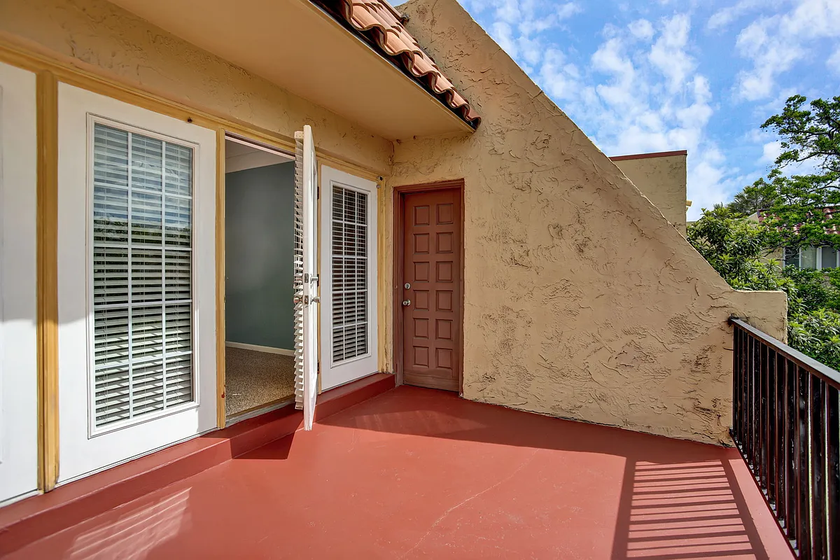 Building Photo - 3924 Mission Dr #4
