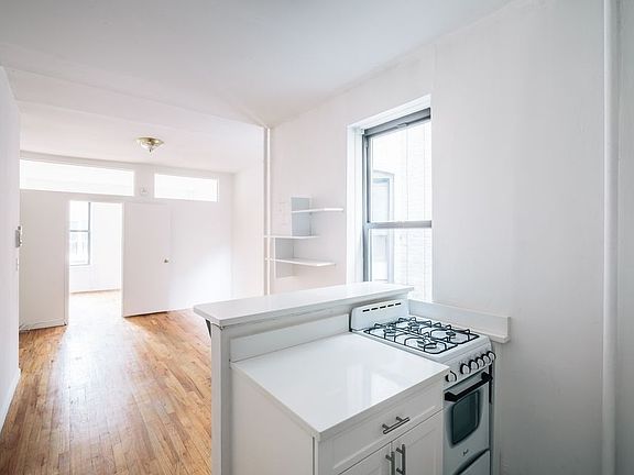 3rd image of 340 E 62nd St APT 18