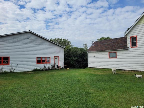 3rd image of 105 Amherst STREET