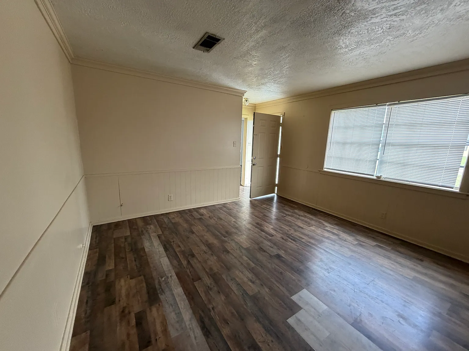 3 bed, 1830 sqft, $1,200 — Photo 4