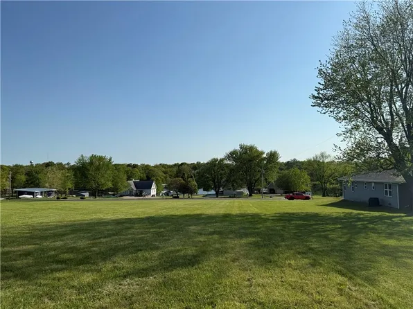 1018 Lake Viking Ter, Altamont, MO 64620