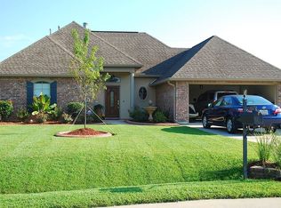 230 Calumet Dr, Madisonville, LA 70447