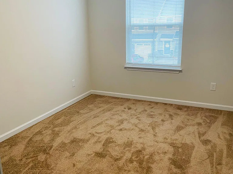 111 Roundtree Dr — Photo 9