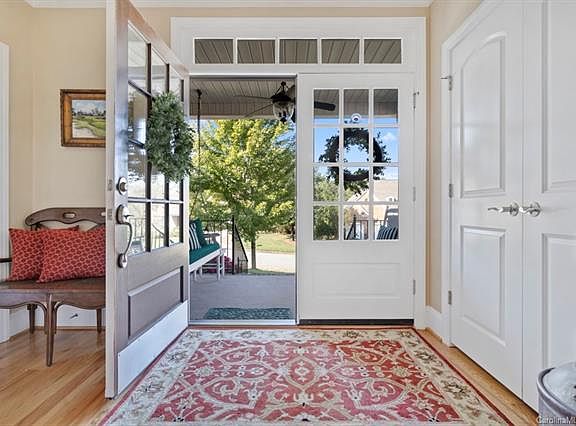 3rd image of 706 Cherry Hills Pl