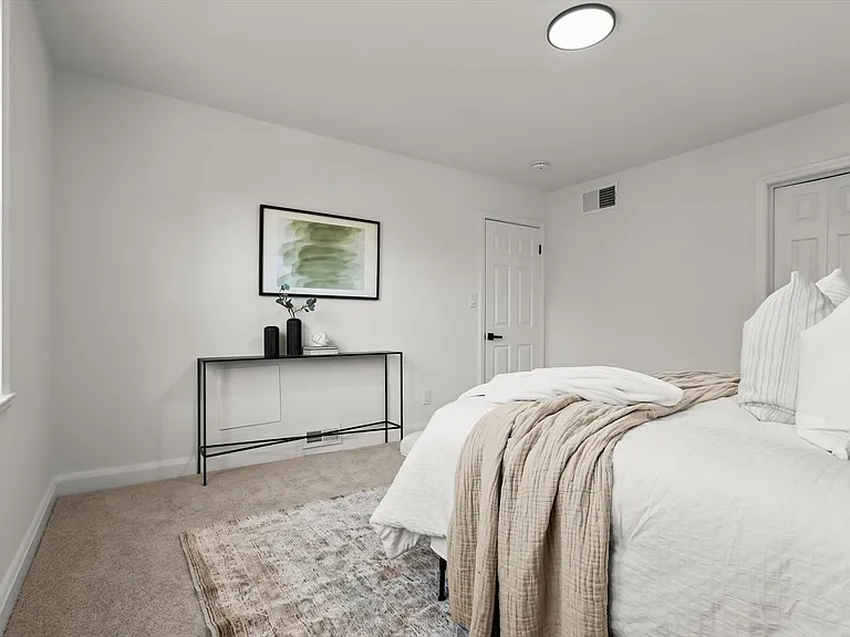 1302 Woodbourne Ave — Photo 8