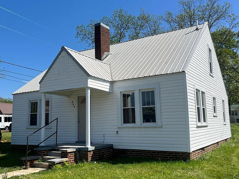 806 E Laurel St — Photo 2