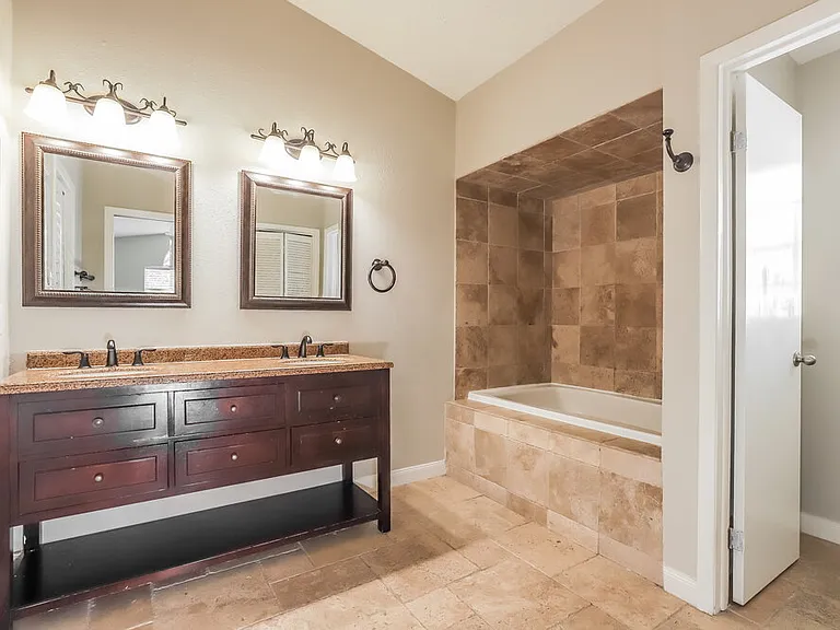1521 Vernon Ct — Photo 12
