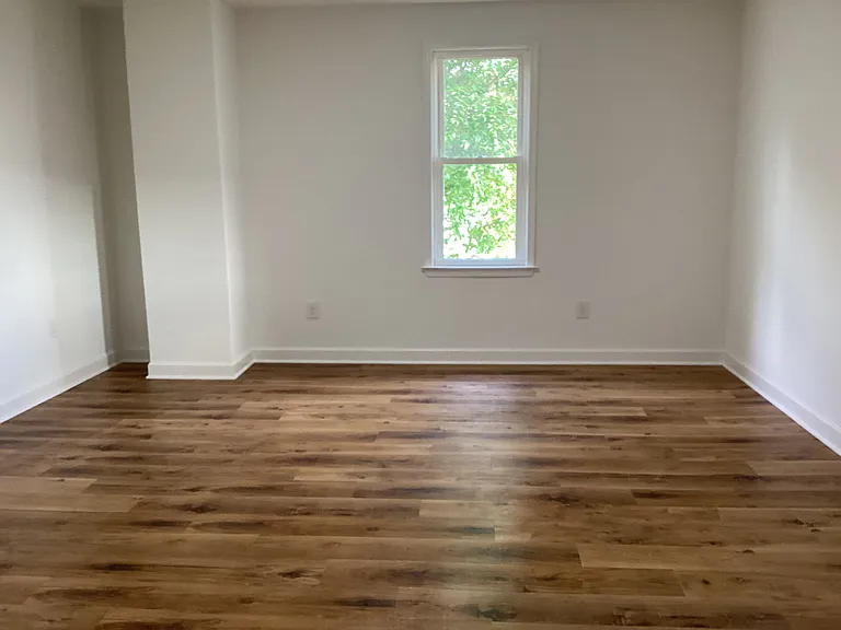 251 E Offutt St — Photo 13