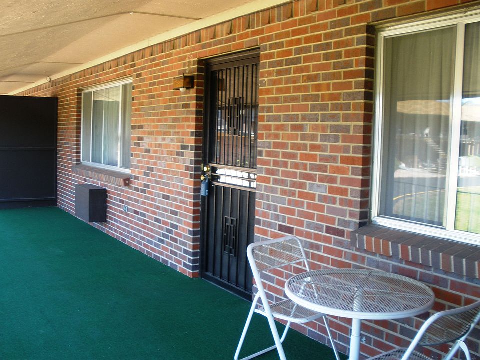 Front door w/ large front porch