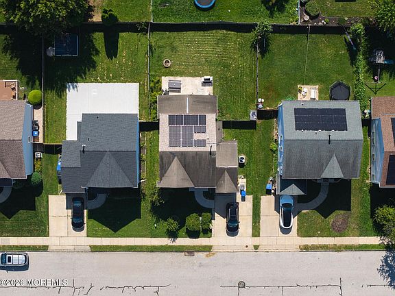 4th image of 15 Fieldcrest Drive