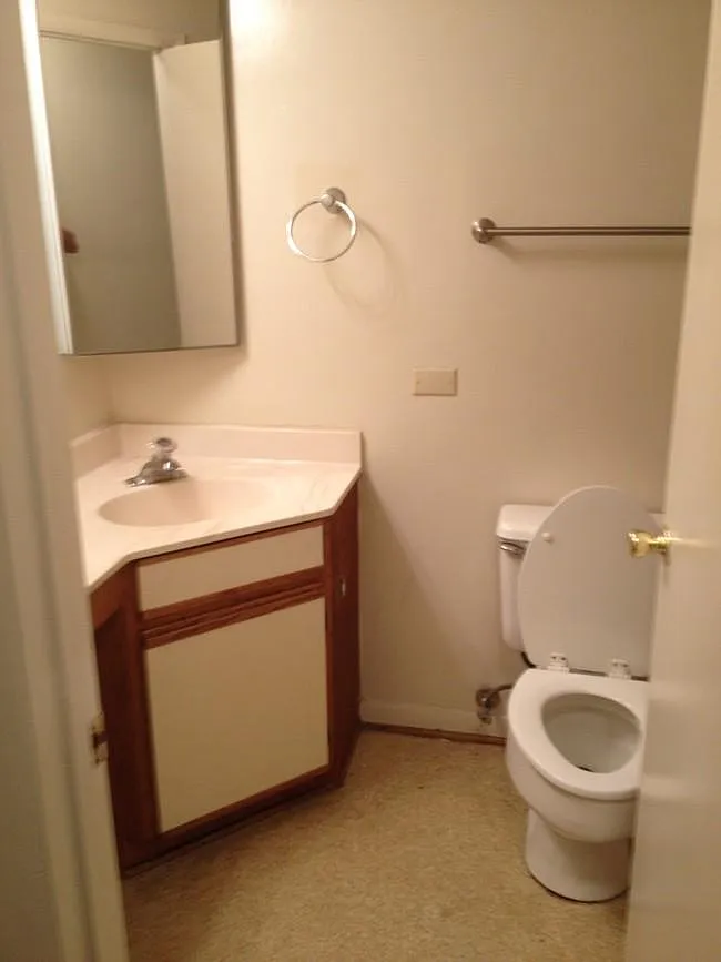 Building Photo - 127 Turtle Creek Rd #9