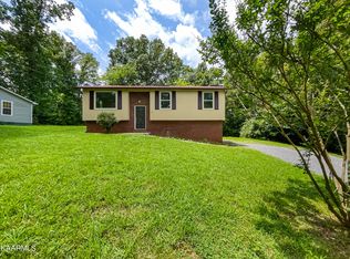 911 Coker Rd, Maryville, TN 37801