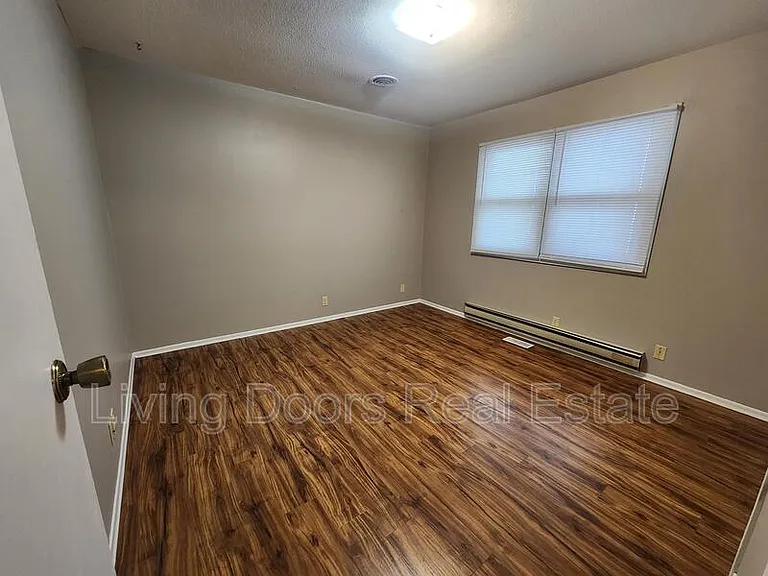 1301 Hill St — Photo 11