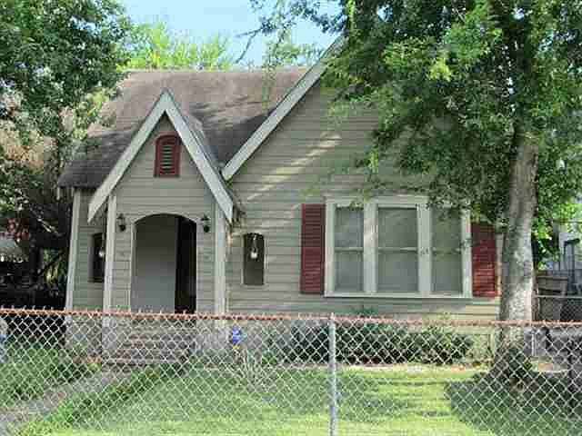 1st image of 320 E Elgie St