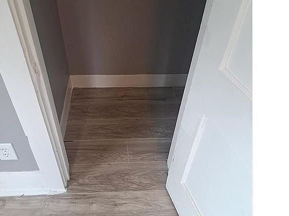 5th image of 9402 Kempton Ave