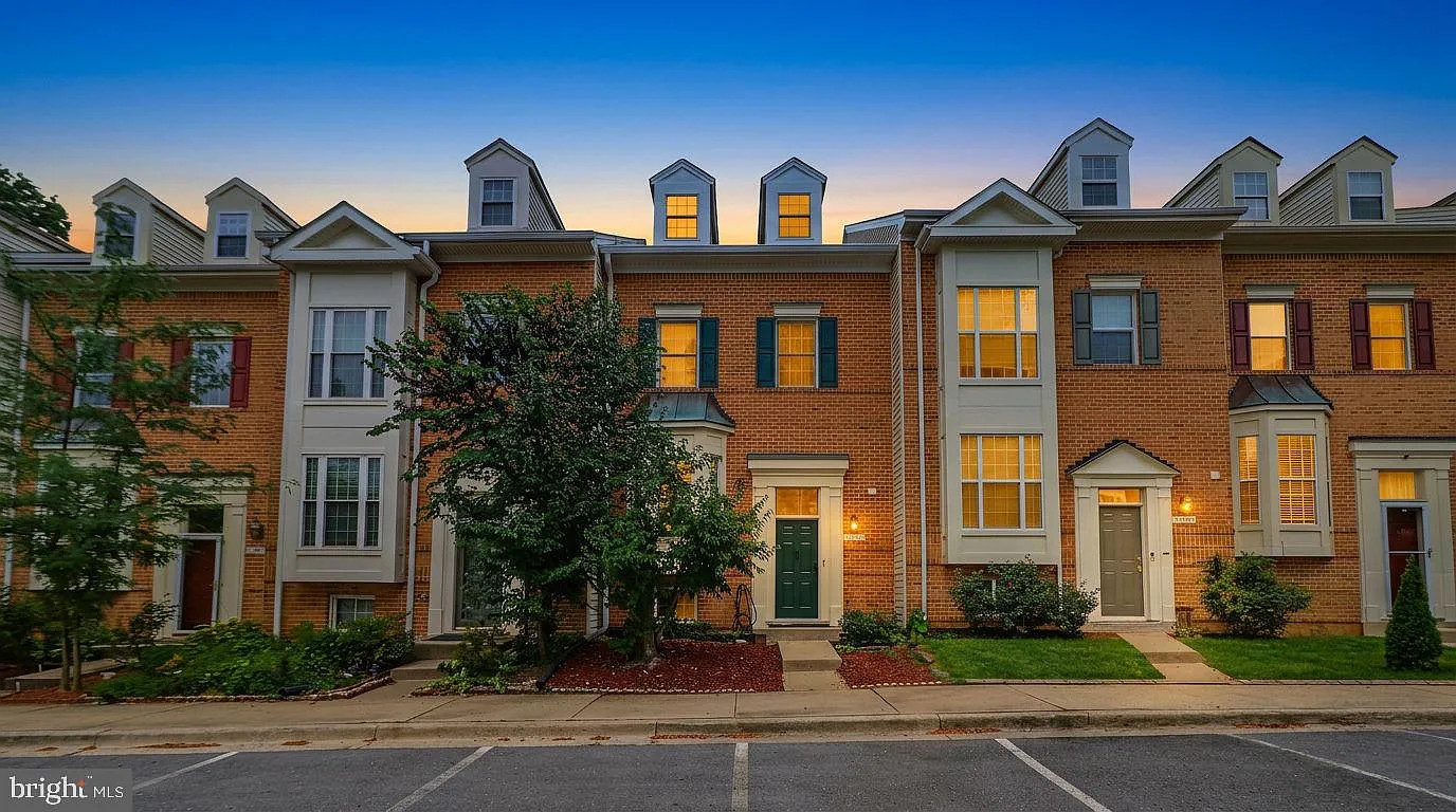 4 bed, 3.5 bath, 1520 sqft, $5,400 — Photo 1