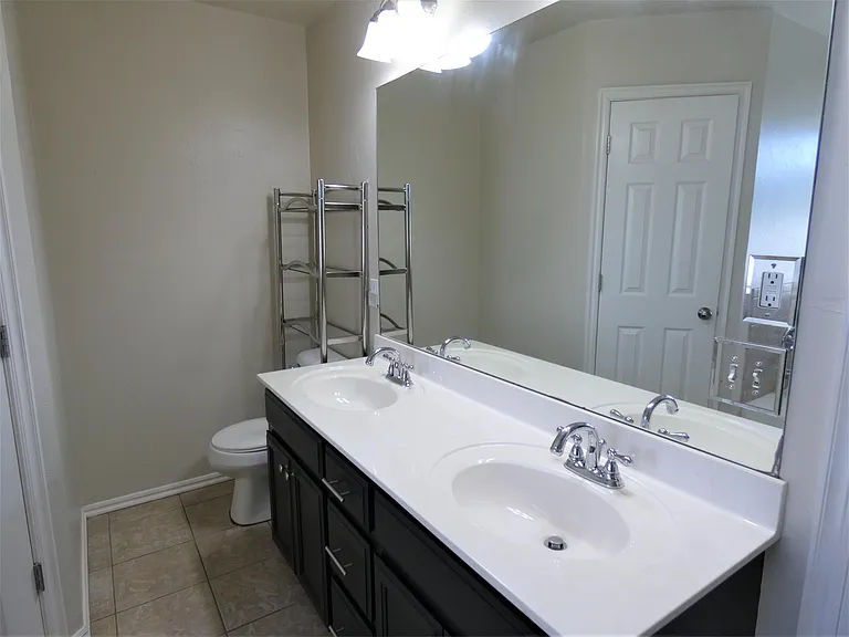 4220 Manhattan Dr — Photo 9
