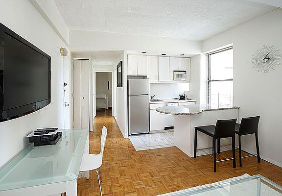 5th image of 150 W 51st St APT 1617