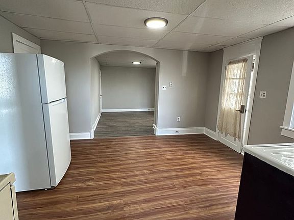 5th image of 392 S 2nd St #4