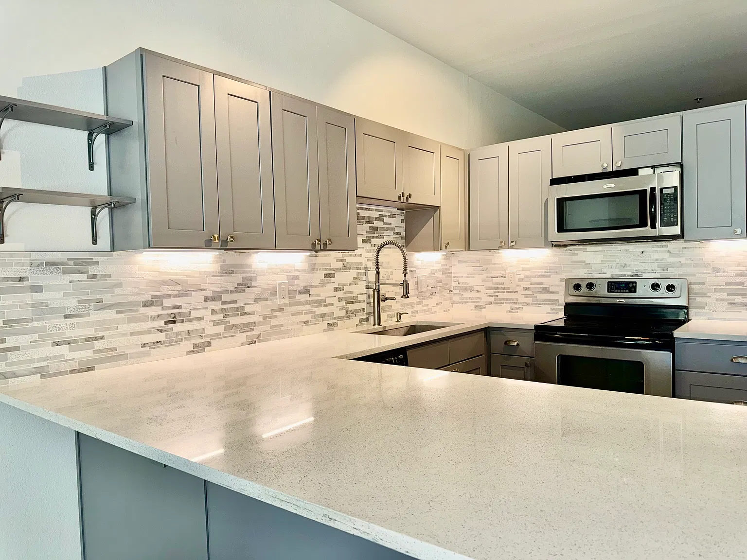 2 bed, 1.5 bath, 1200 sqft, $2,872 — Photo 3
