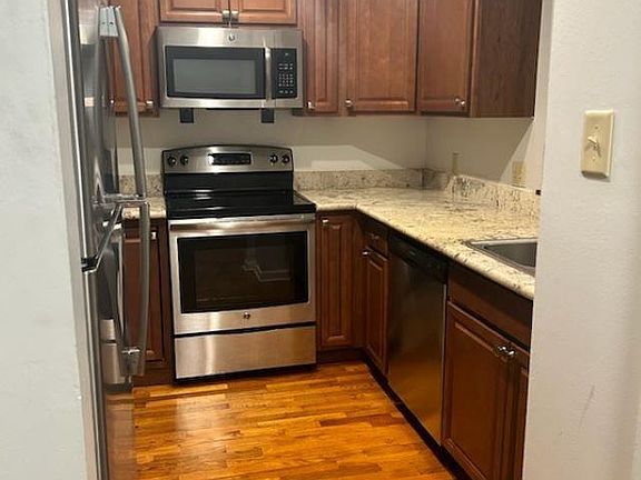 4th image of 1500 Center St #8