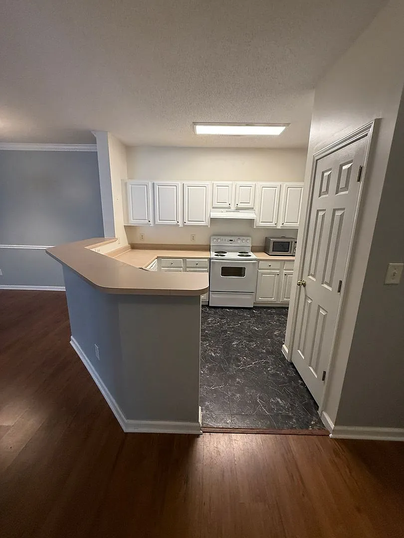 Mercer Point Condominiums — Photo 4