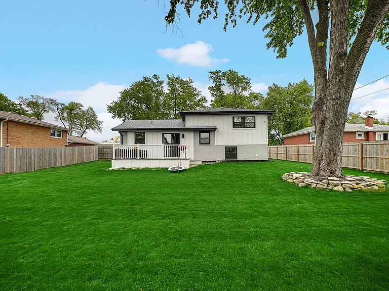10324 S 81st Ave — Photo 19