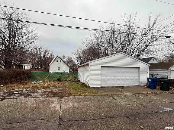 3rd image of 1945 W 2nd St