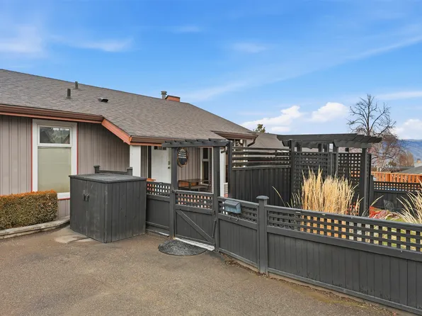 328 Whiteshield Cres, Kamloops, BC V2E 1G1