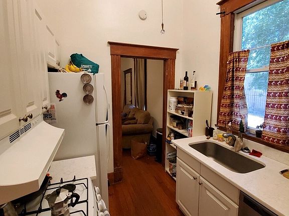 2nd image of 836 N 6th Ave