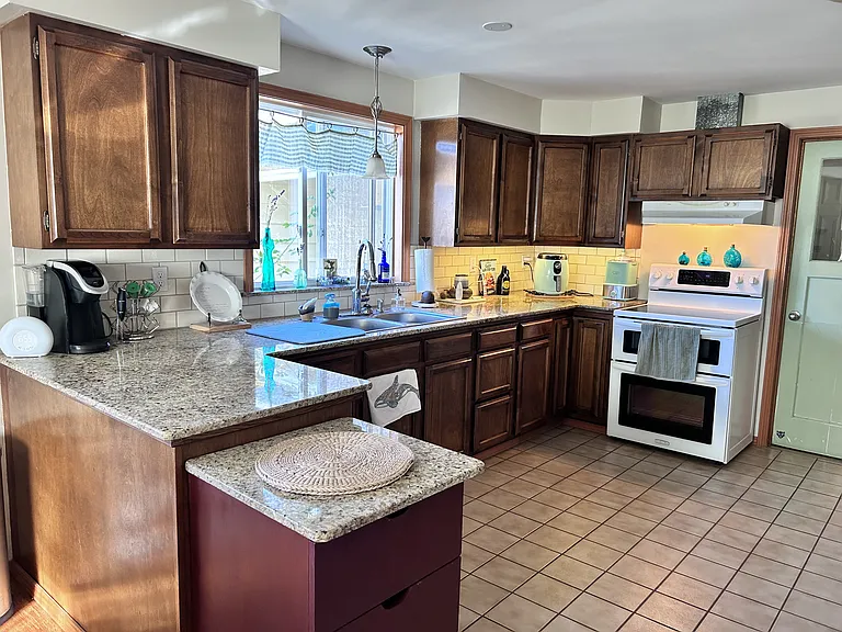 80 Bradley Pl — Photo 6