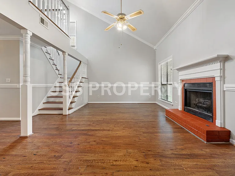 2267 Cheshire Dr — Photo 5