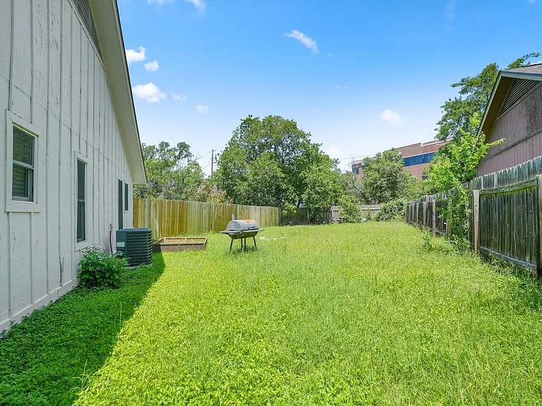 1606 Dale Cv #B — Photo 19