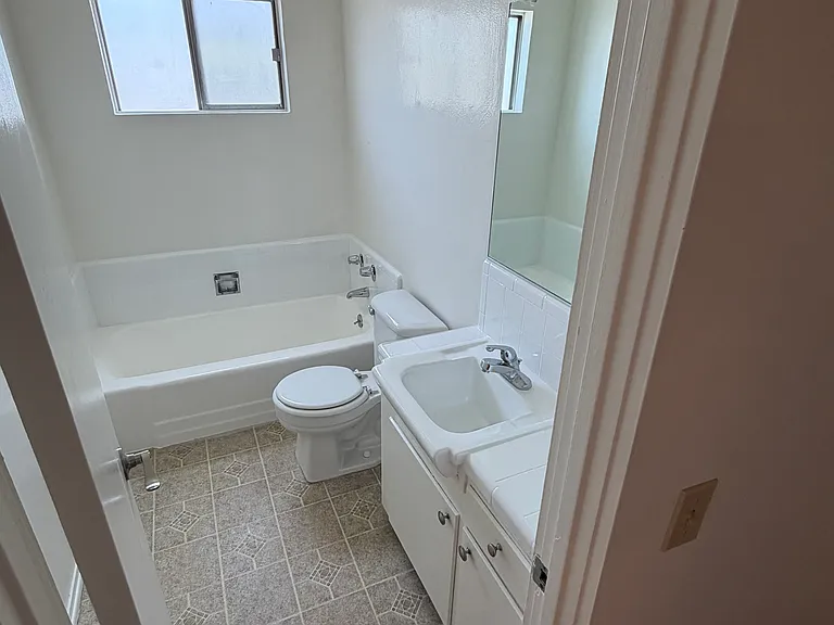 4444 Whitsett — Photo 13