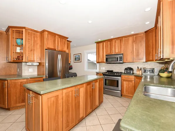 4222 Maple DRIVE, Delavan, WI 53115