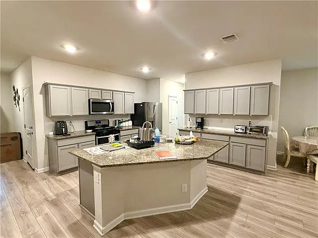 18158 Logan Ct — Photo 3