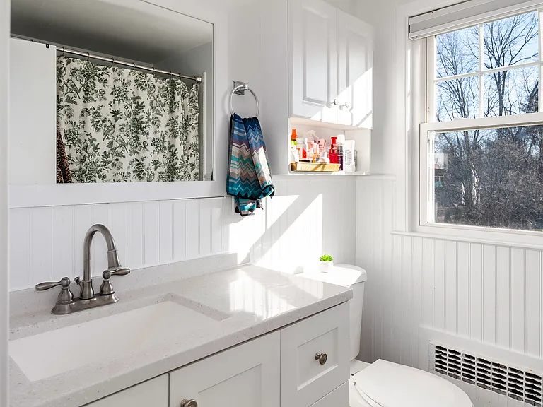 191 Hobart Ave — Photo 16