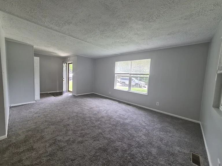 4708 Payton Ave — Photo 9