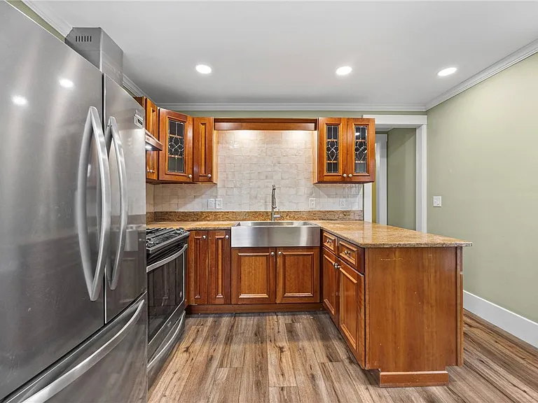 185 Columbia Ave — Photo 17
