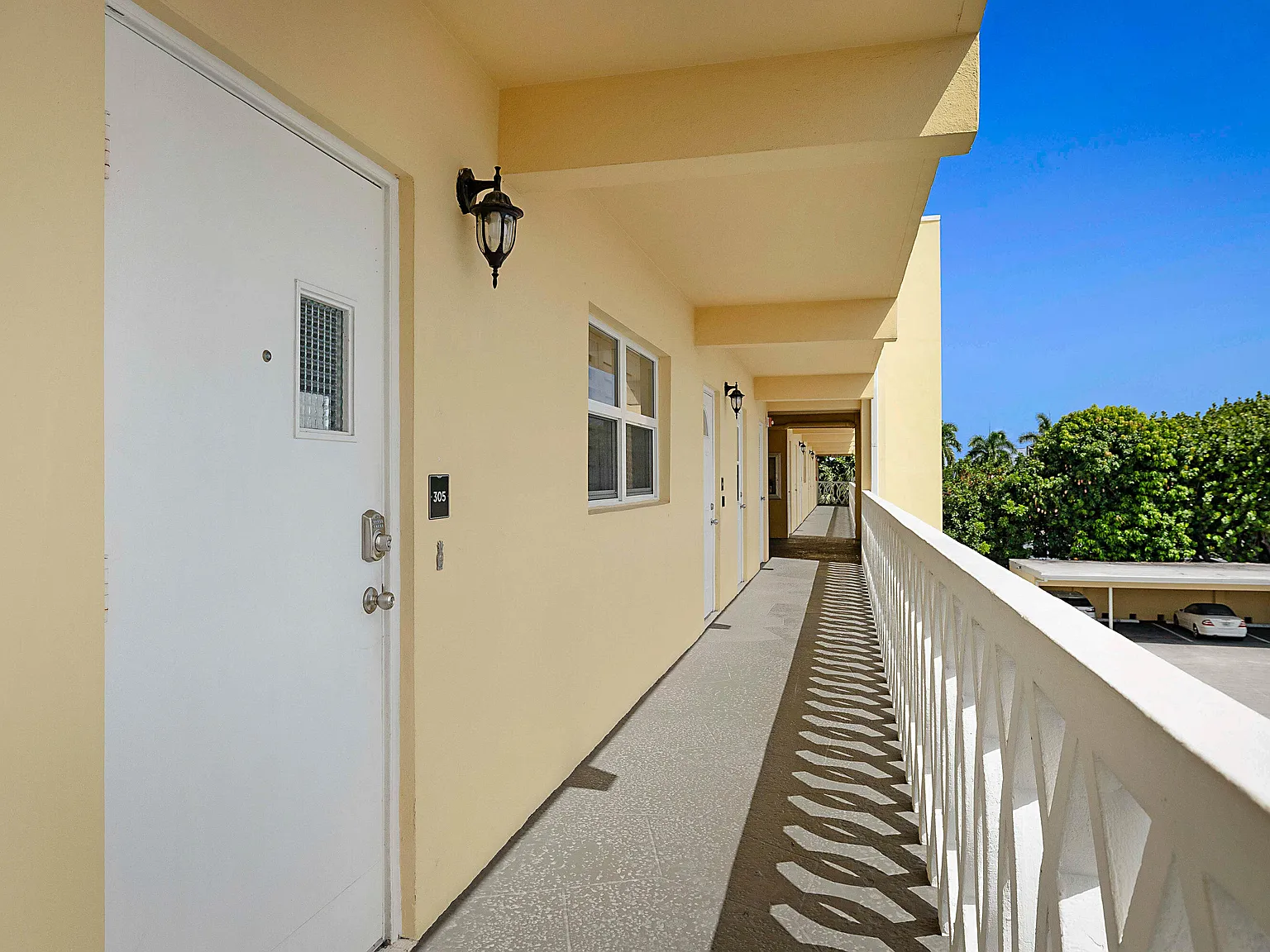 River House Terrace Condo — Photo 2