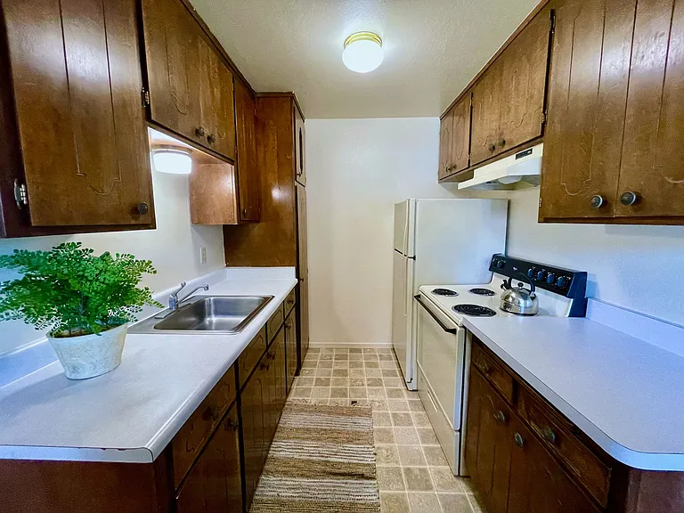 7th Street Manor — Photo 5