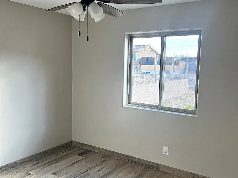 2425 Cloverlawn Dr #101 — Photo 13