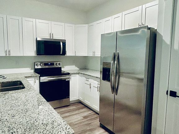 5th image of 5205 26th St SW