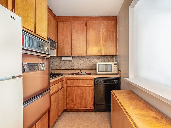 5th image of 52-30 39th Dr #11U